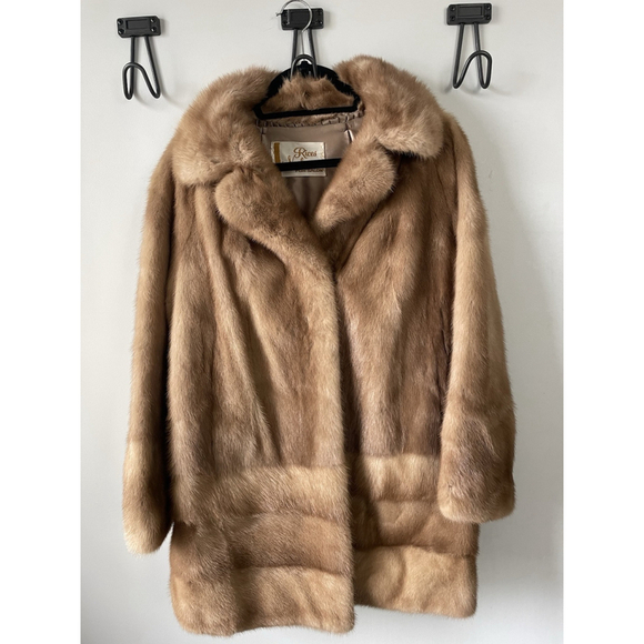 Rices Nachmans Jackets & Blazers - Vintage Rices Nachmans Women’s Fur Coat Absolutely Stunning